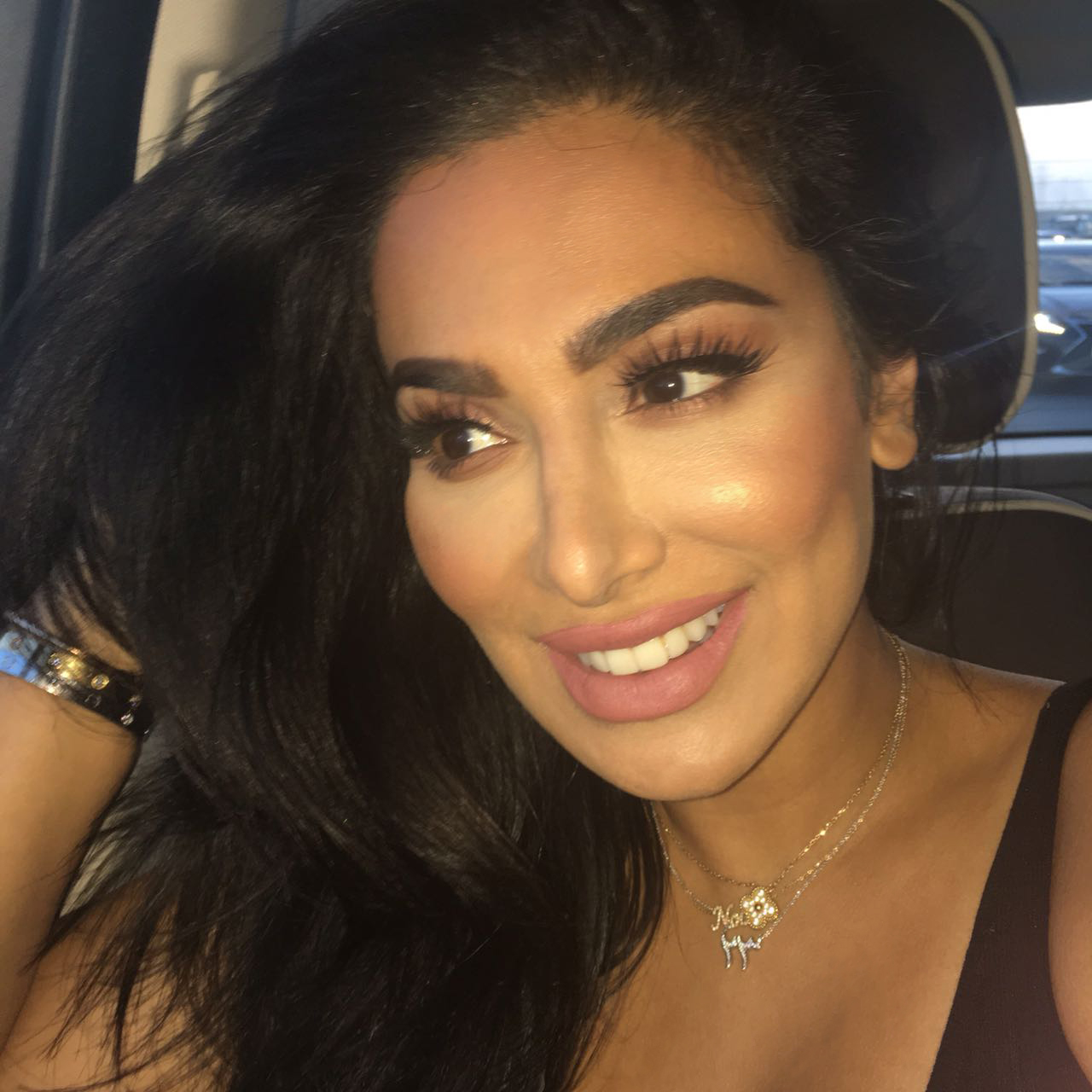 Huda Kattan Porefessional makeup