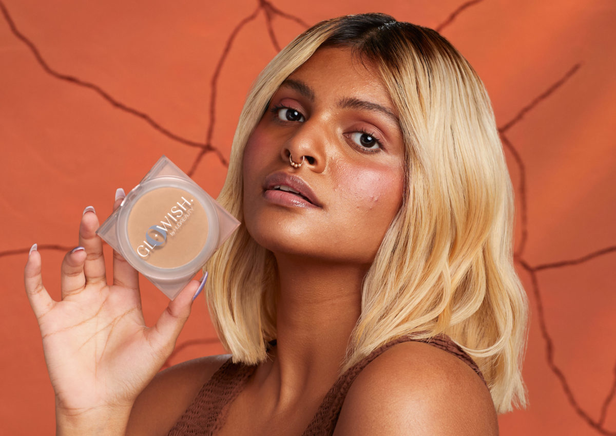 Huda Beauty GloWish Luminous Pressed Powder Foundation - Wear Test and  Review 